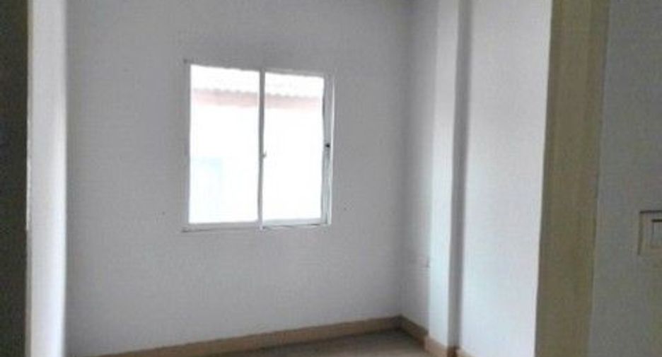 For sale 1 bed townhouse in Ban Bueng, Chonburi