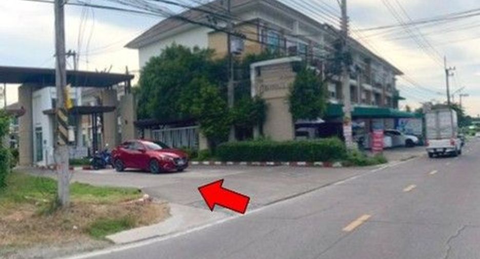For sale 1 bed townhouse in Ban Bueng, Chonburi