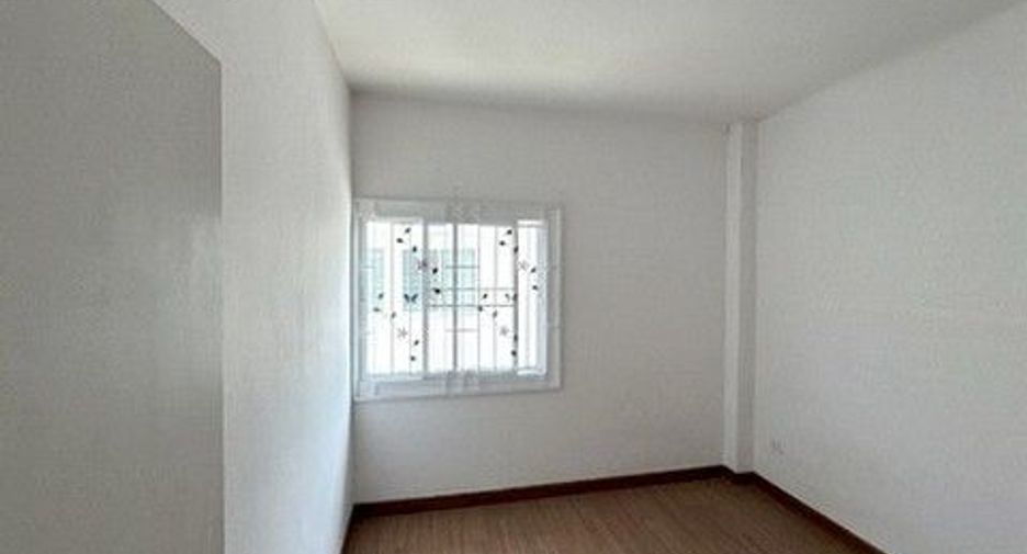 For sale 1 bed townhouse in Ban Bueng, Chonburi