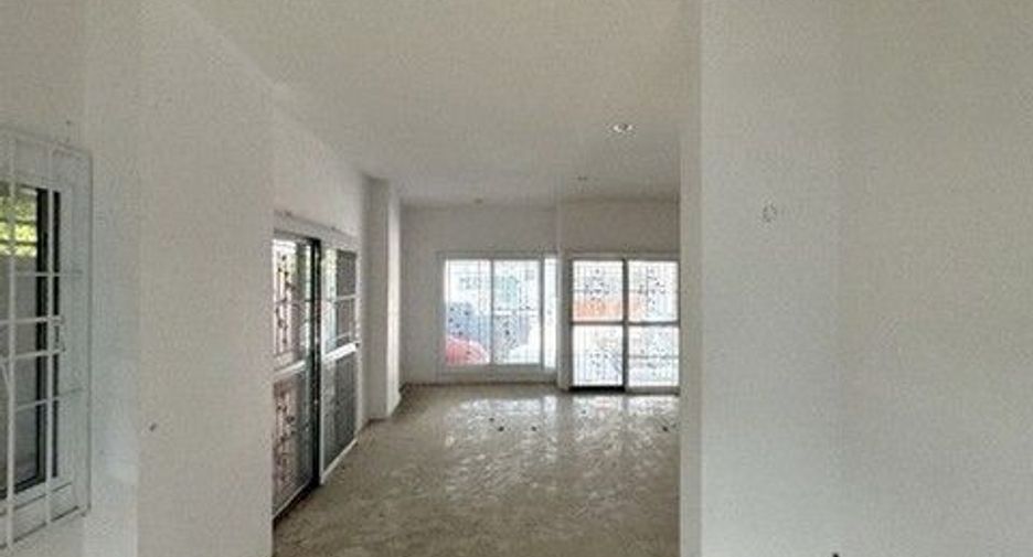 For sale 1 bed townhouse in Ban Bueng, Chonburi