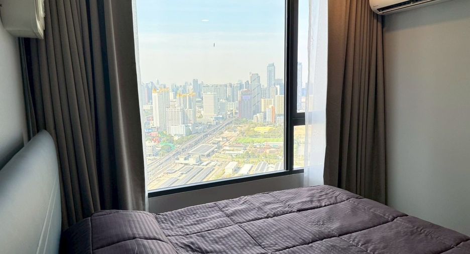 For rent 2 bedrooms condo in Huai Khwang, Bangkok