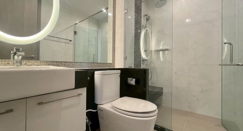 For rent 2 bedrooms condo in Watthana, Bangkok