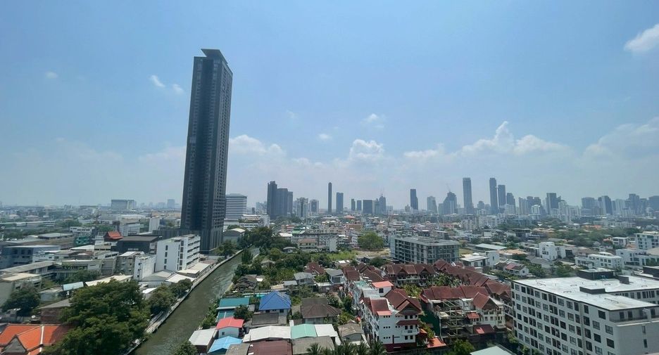 For rent 2 bedrooms condo in Watthana, Bangkok
