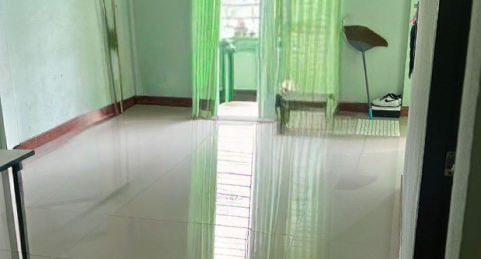 À vendre 3 chambres maison de ville à Ban Chang, Rayong
