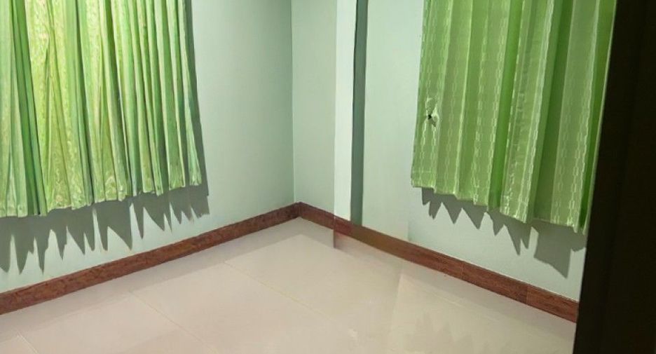 À vendre 3 chambres maison de ville à Ban Chang, Rayong
