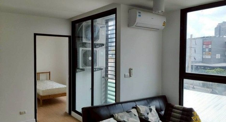 For sale 2 bedrooms condo in Huai Khwang, Bangkok