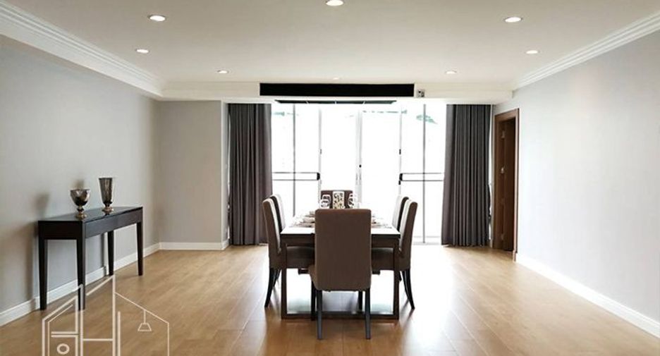 For rent 4 bedrooms apartment in Khlong Toei, Bangkok