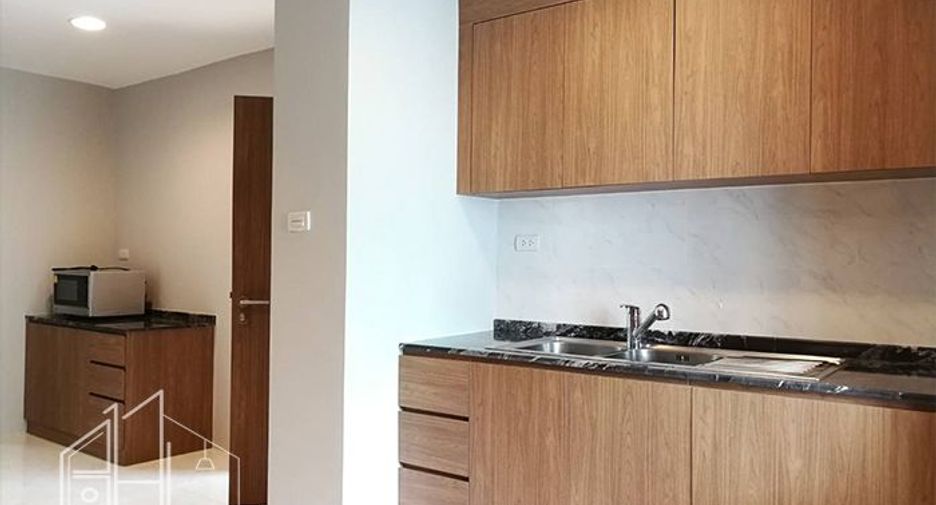 For rent 4 bedrooms apartment in Khlong Toei, Bangkok