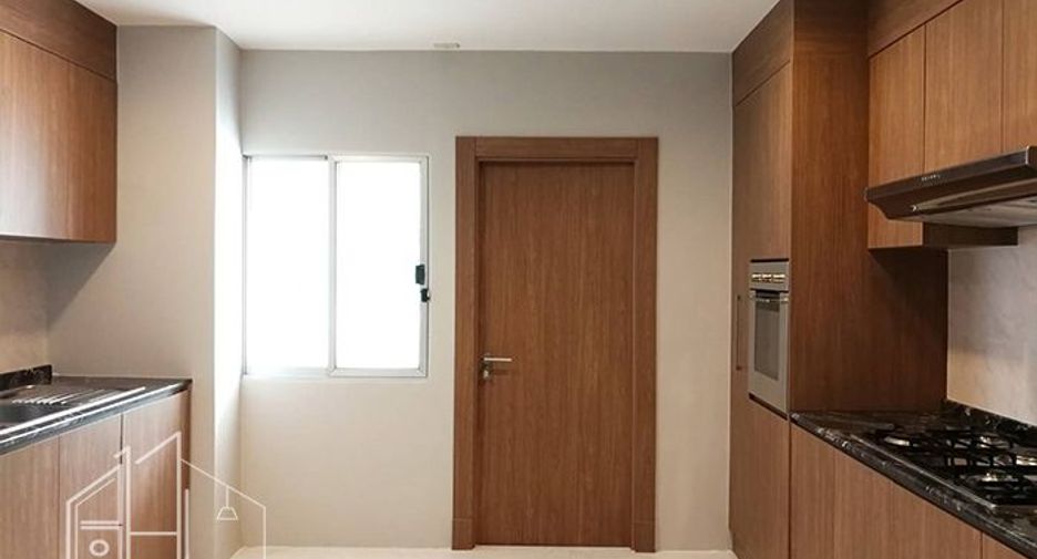 For rent 4 bedrooms apartment in Khlong Toei, Bangkok