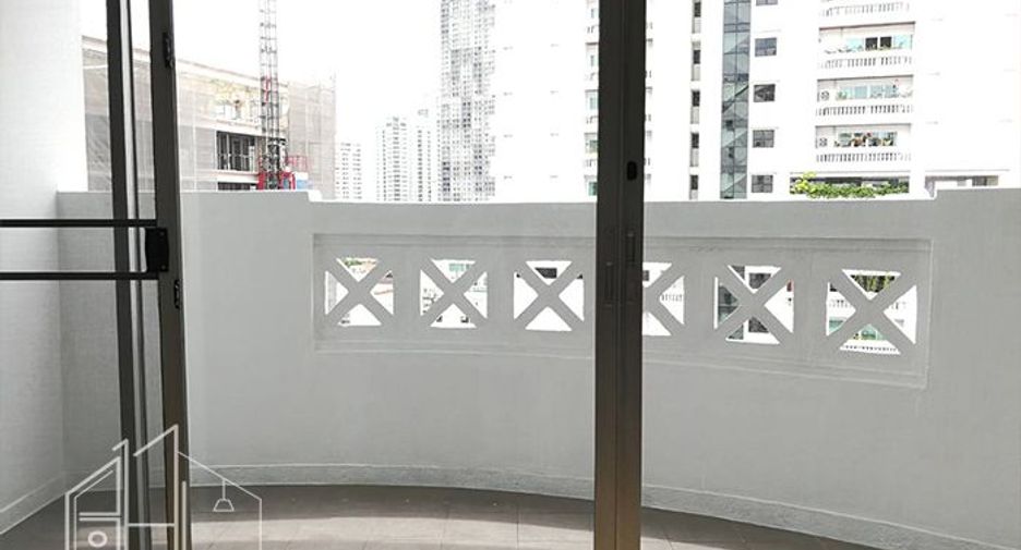 For rent 4 bedrooms apartment in Khlong Toei, Bangkok