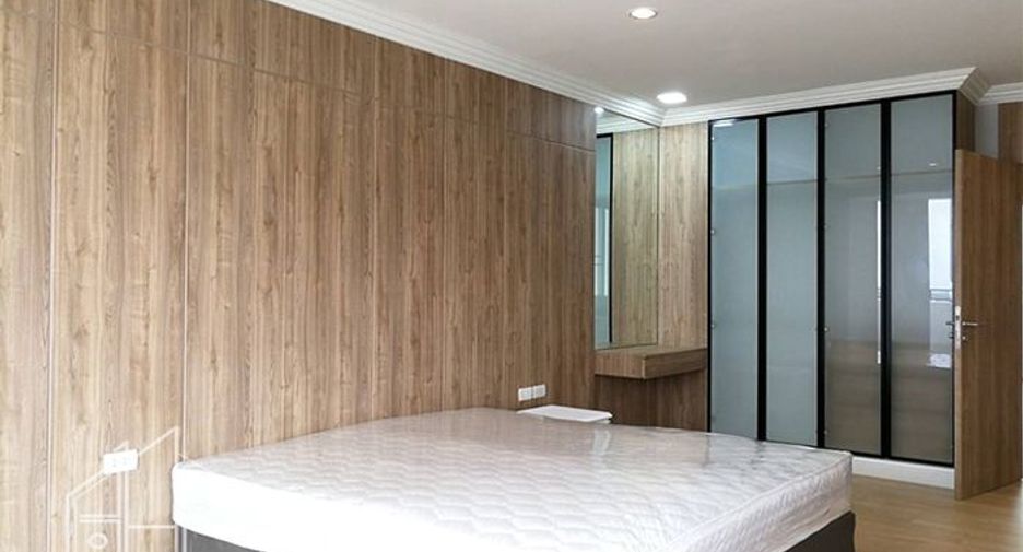 For rent 4 bedrooms apartment in Khlong Toei, Bangkok