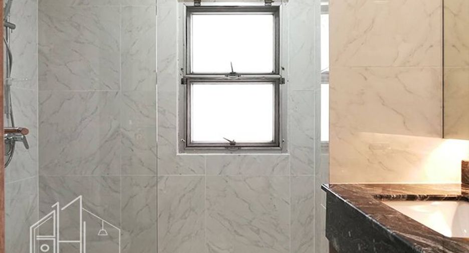 For rent 4 bedrooms apartment in Khlong Toei, Bangkok