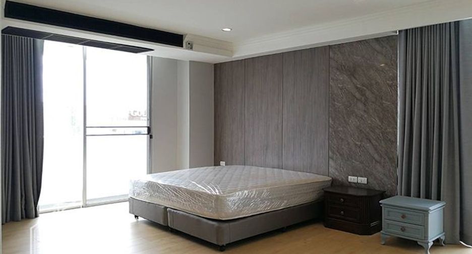 For rent 4 bedrooms apartment in Khlong Toei, Bangkok