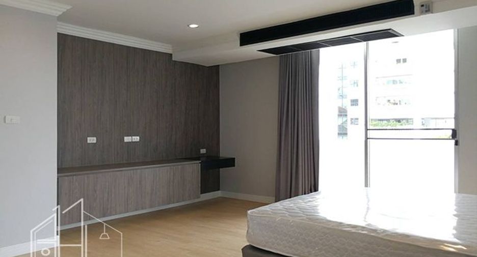 For rent 4 bedrooms apartment in Khlong Toei, Bangkok