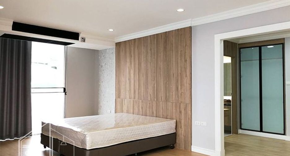 For rent 4 bedrooms apartment in Khlong Toei, Bangkok