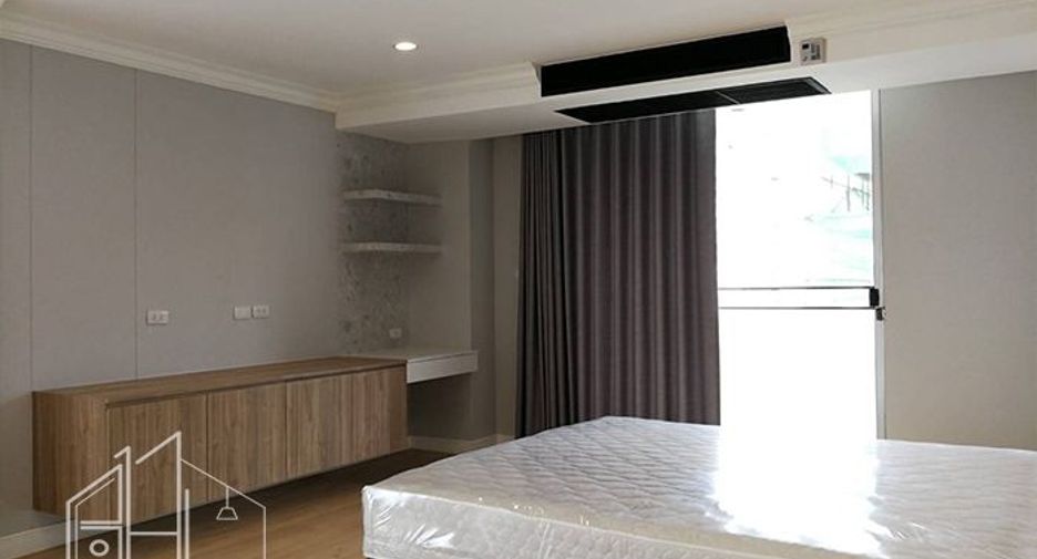 For rent 4 bedrooms apartment in Khlong Toei, Bangkok