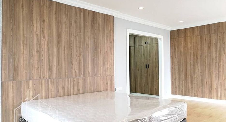 For rent 4 bedrooms apartment in Khlong Toei, Bangkok