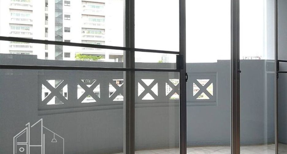 For rent 4 bedrooms condo in Khlong Toei, Bangkok