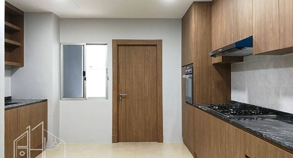 For rent 4 bedrooms condo in Khlong Toei, Bangkok