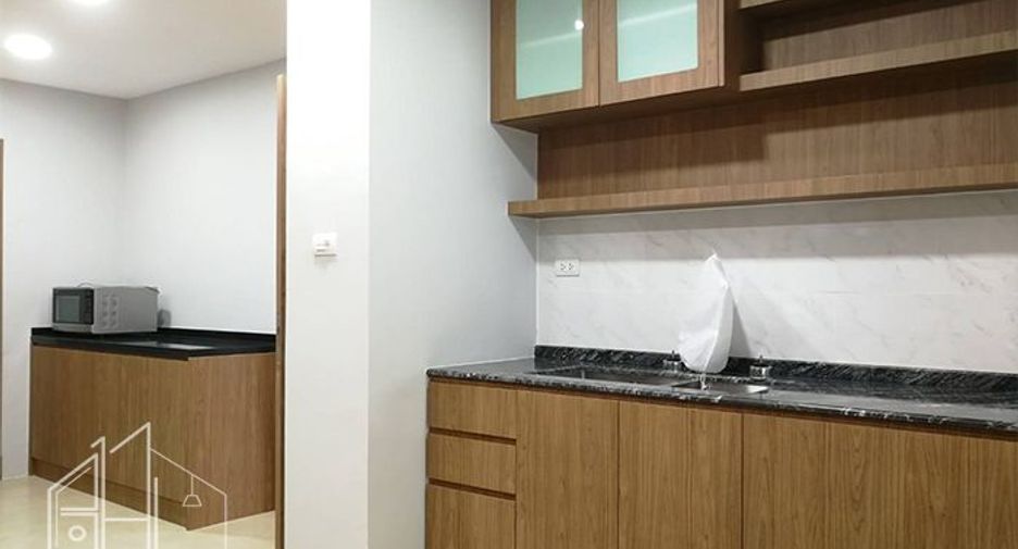 For rent 4 bedrooms condo in Khlong Toei, Bangkok