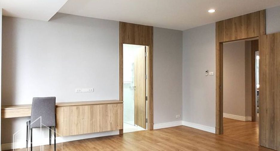 For rent 4 bedrooms condo in Khlong Toei, Bangkok