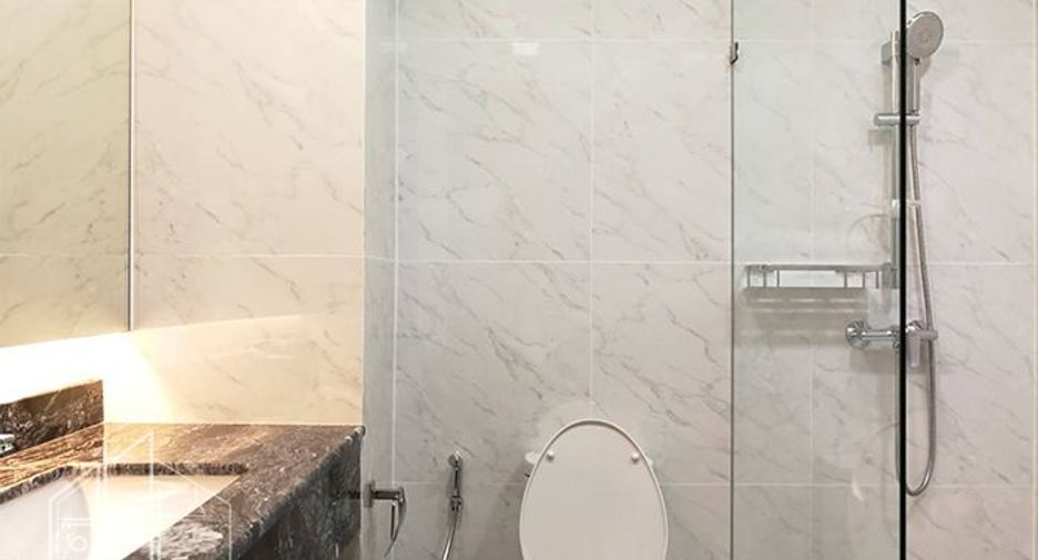For rent 4 bedrooms condo in Khlong Toei, Bangkok