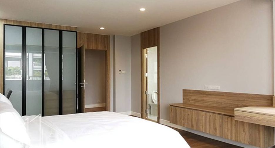 For rent 4 bedrooms condo in Khlong Toei, Bangkok