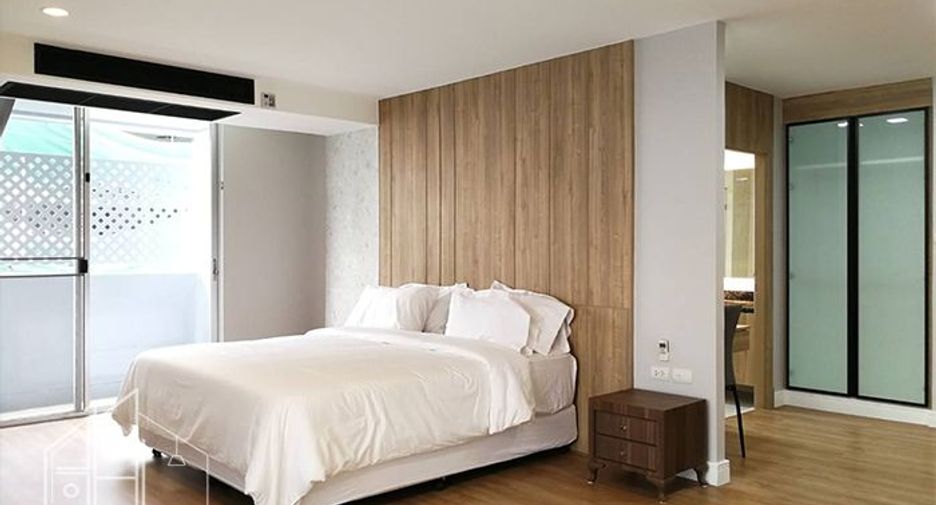For rent 4 bedrooms condo in Khlong Toei, Bangkok