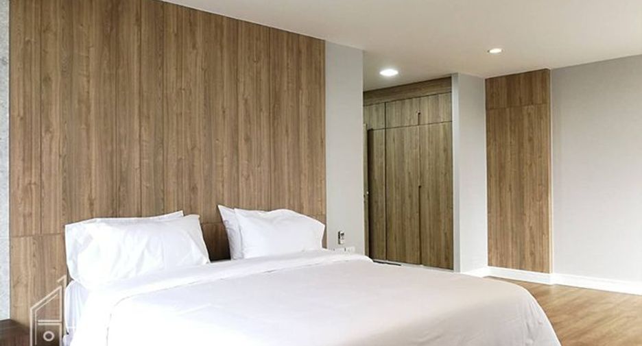 For rent 4 bedrooms condo in Khlong Toei, Bangkok