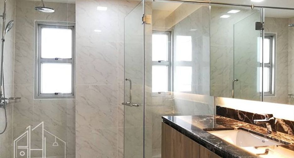 For rent 4 bedrooms condo in Khlong Toei, Bangkok