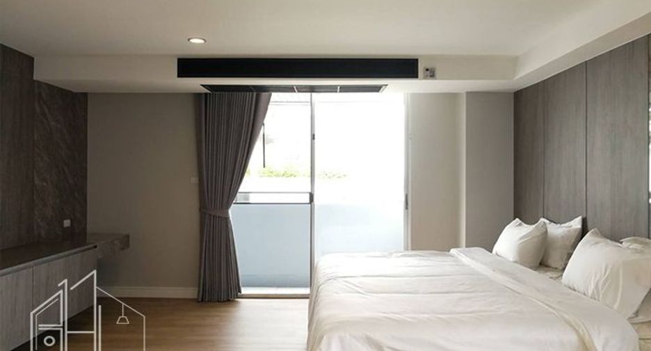 For rent 4 bedrooms condo in Khlong Toei, Bangkok