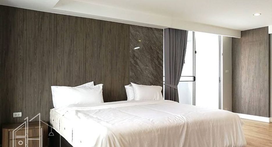 For rent 4 bedrooms condo in Khlong Toei, Bangkok