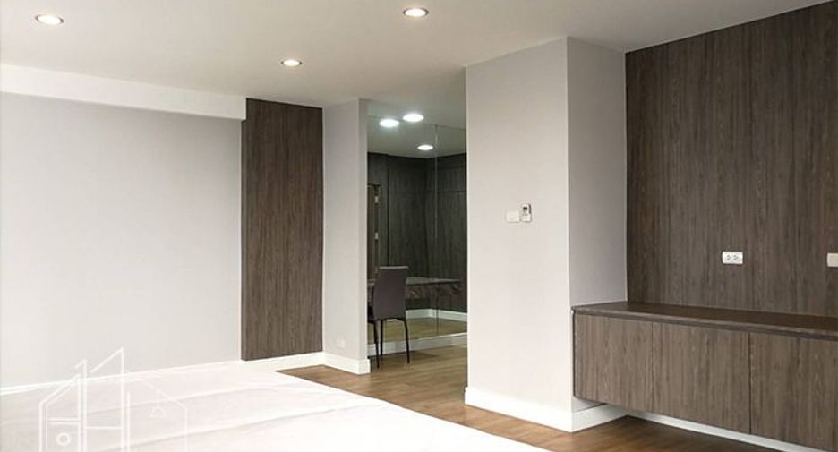 For rent 4 bedrooms condo in Khlong Toei, Bangkok
