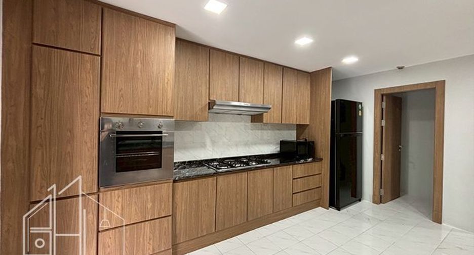 For rent 4 bedrooms condo in Khlong Toei, Bangkok