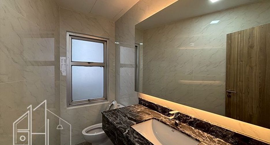 For rent 4 bedrooms condo in Khlong Toei, Bangkok