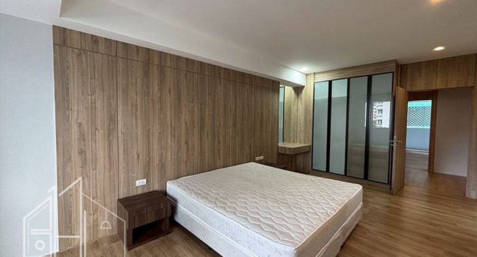 For rent 4 bedrooms condo in Khlong Toei, Bangkok