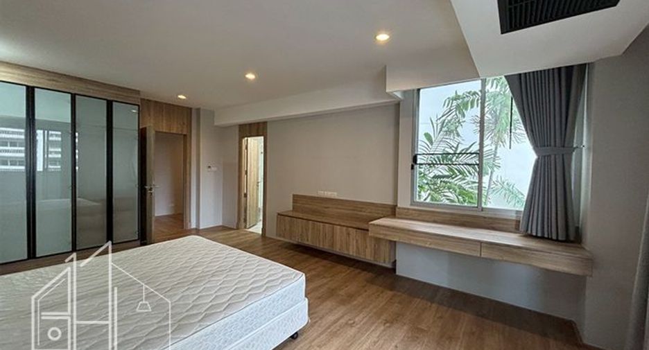For rent 4 bedrooms condo in Khlong Toei, Bangkok
