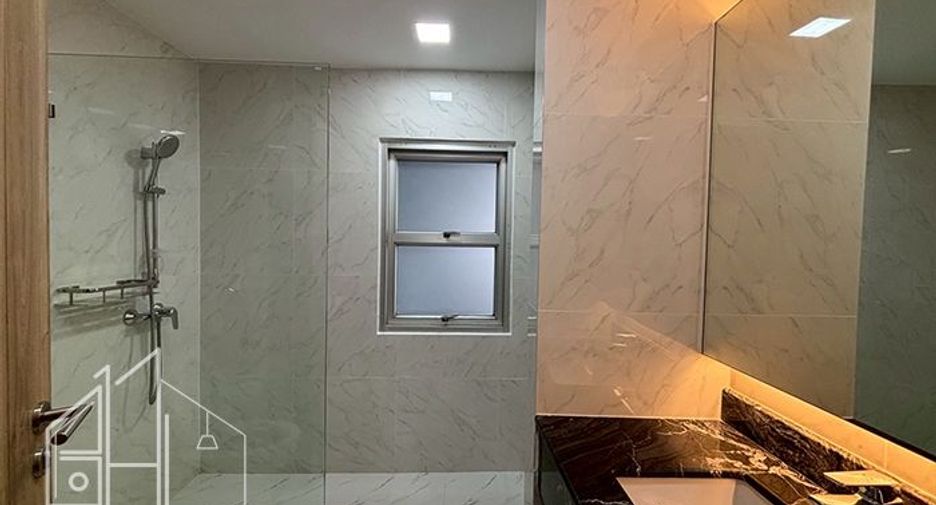 For rent 4 bedrooms condo in Khlong Toei, Bangkok