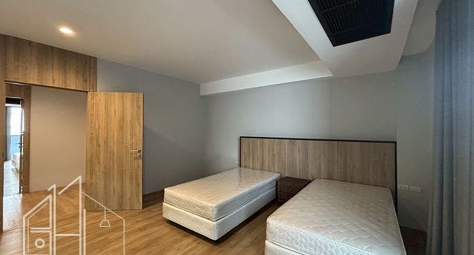 For rent 4 bedrooms condo in Khlong Toei, Bangkok