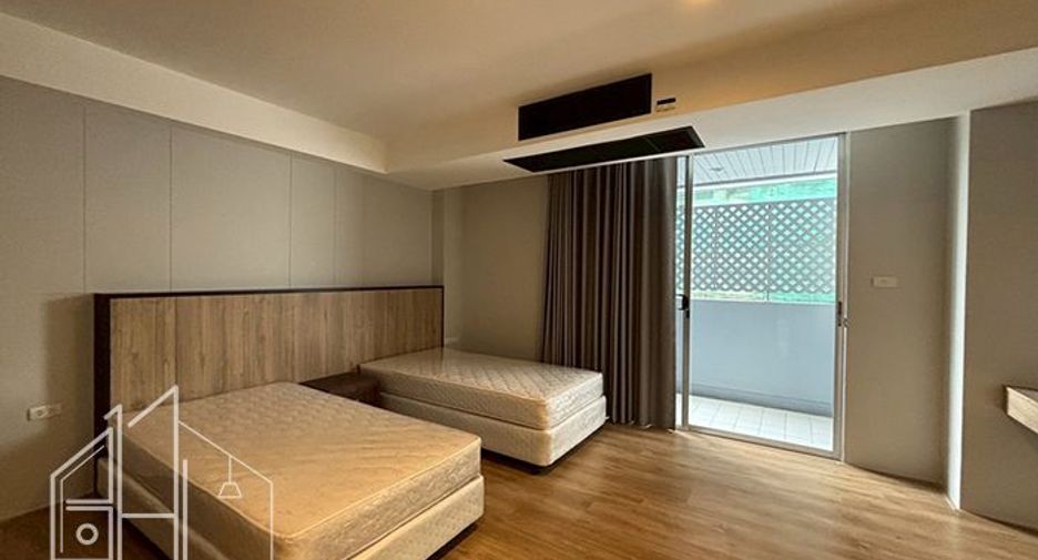 For rent 4 bedrooms condo in Khlong Toei, Bangkok