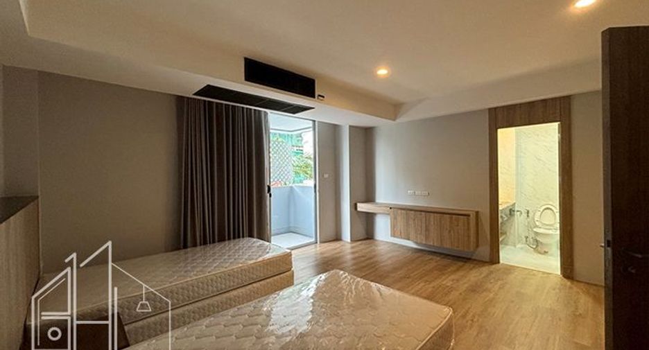 For rent 4 bedrooms condo in Khlong Toei, Bangkok