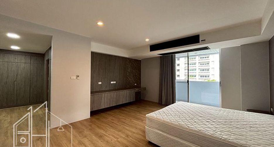 For rent 4 bedrooms condo in Khlong Toei, Bangkok