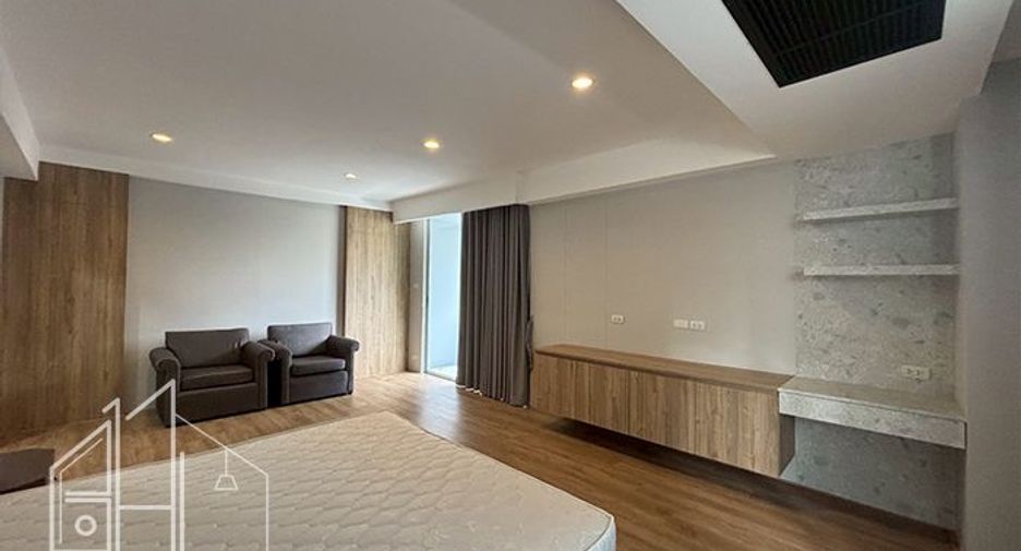 For rent 4 bedrooms condo in Khlong Toei, Bangkok