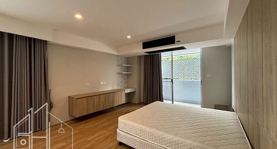 For rent 4 bedrooms condo in Khlong Toei, Bangkok