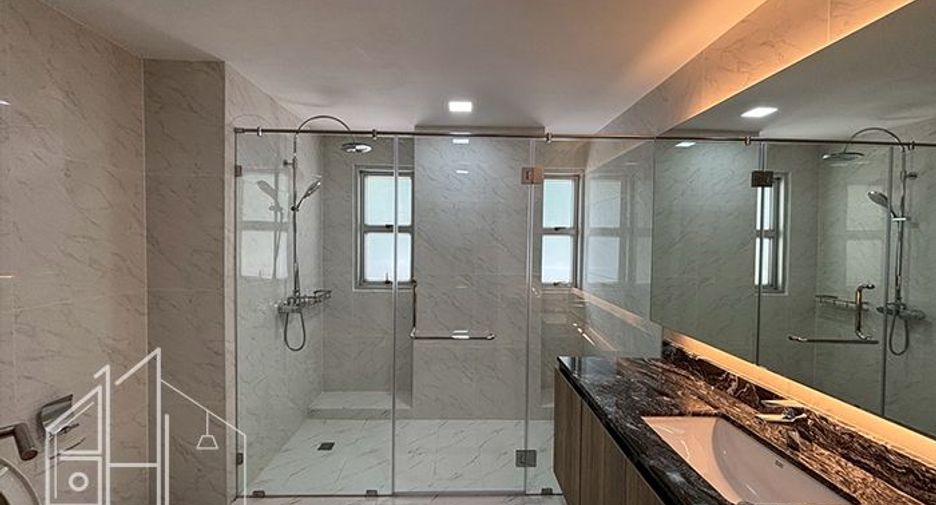 For rent 4 bedrooms condo in Khlong Toei, Bangkok