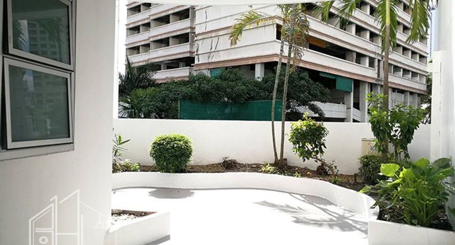 For rent 4 bedrooms apartment in Khlong Toei, Bangkok