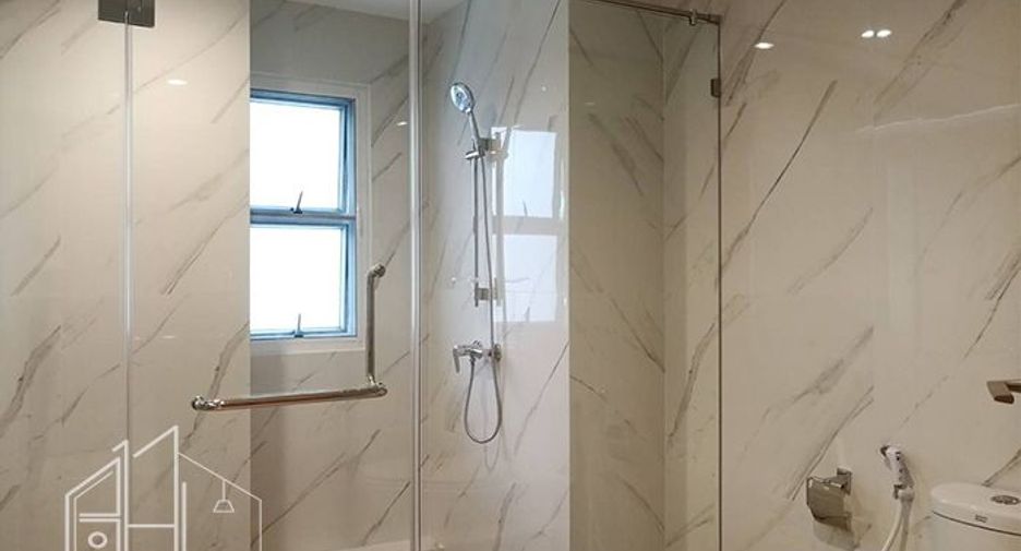 For rent 4 bedrooms apartment in Khlong Toei, Bangkok