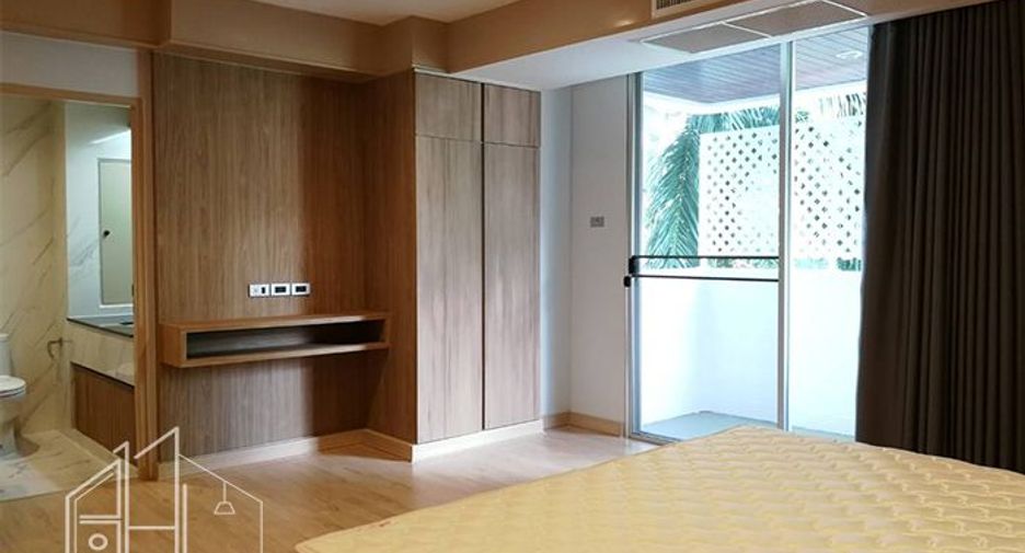 For rent 4 bedrooms apartment in Khlong Toei, Bangkok