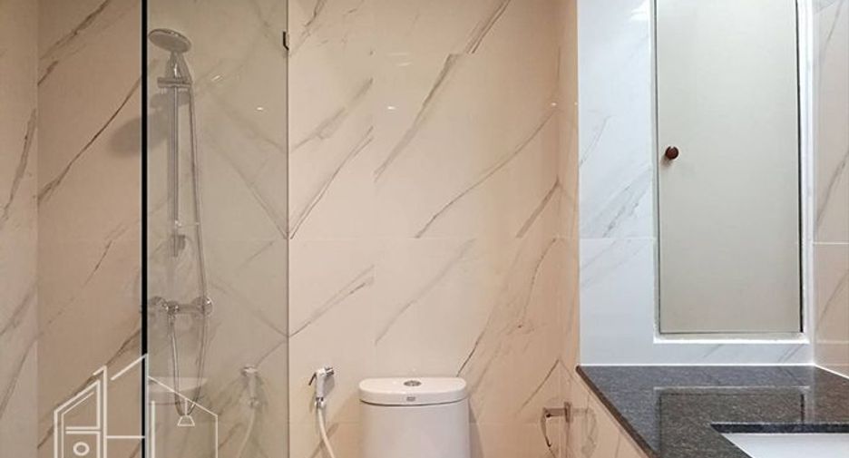 For rent 4 bedrooms apartment in Khlong Toei, Bangkok
