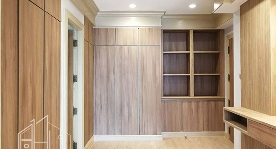 For rent 4 bedrooms apartment in Khlong Toei, Bangkok